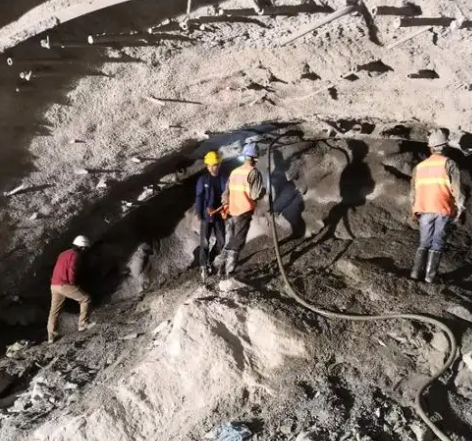 洛浦拱顶带模注浆料的施工流程及注意事项